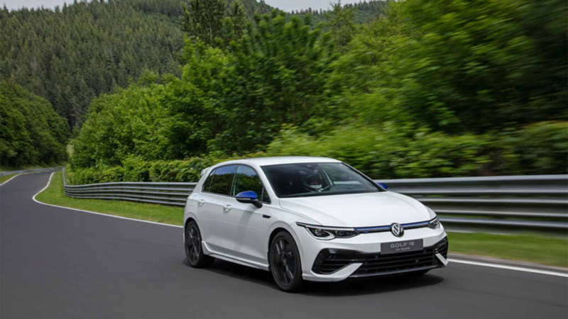 Volkswagen Golf R 20 años: auto deportivo con motor turbo 2.0L y 4 cilindros. Conoce características y pruebas.